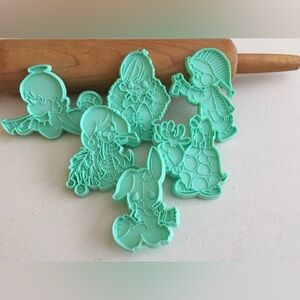 Precious Moments  6-piece Cookie Cutter Christmas Set for Holiday Baking